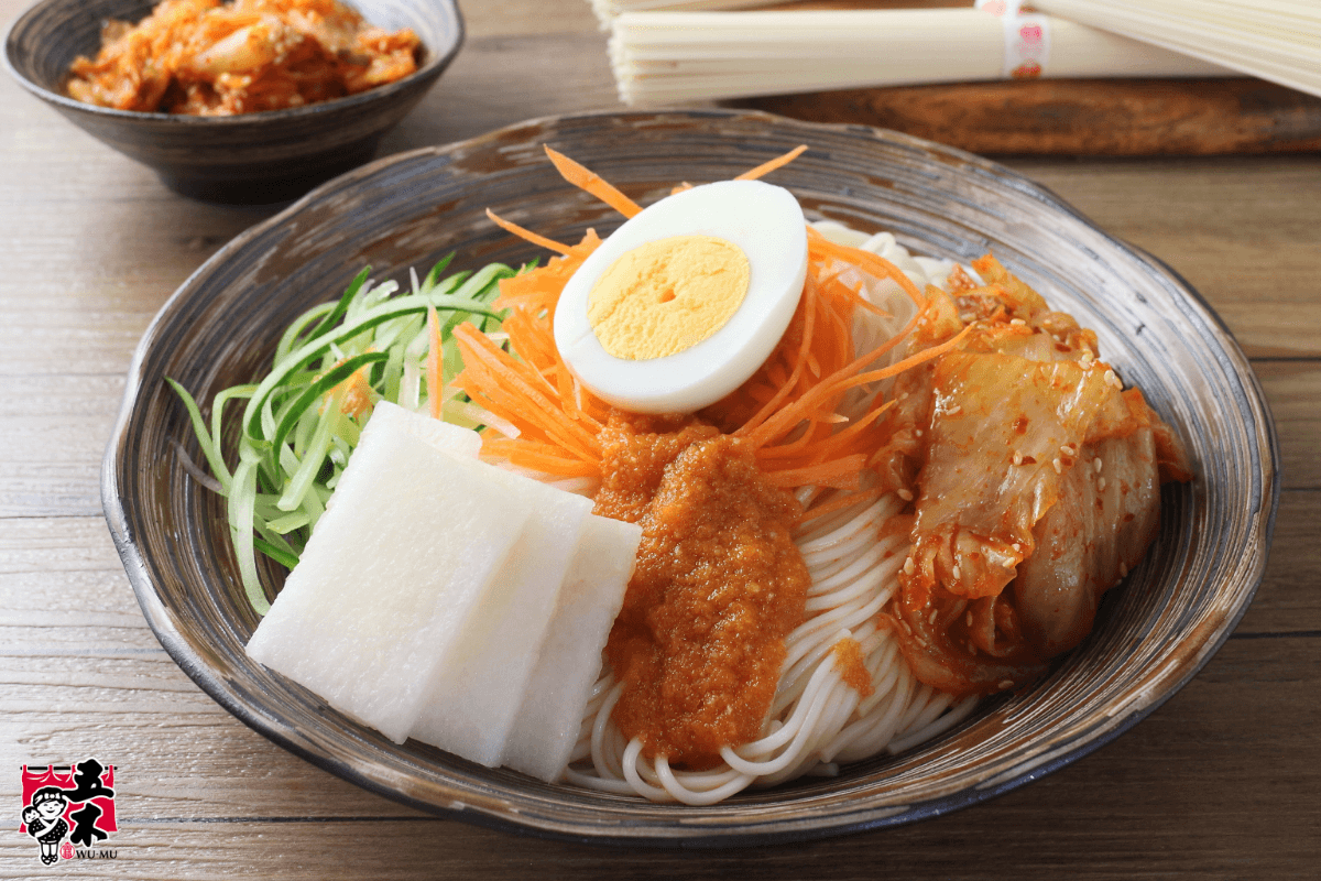 THIN KAN-TO Noodles served cold with kimchi, egg, and vegetables.