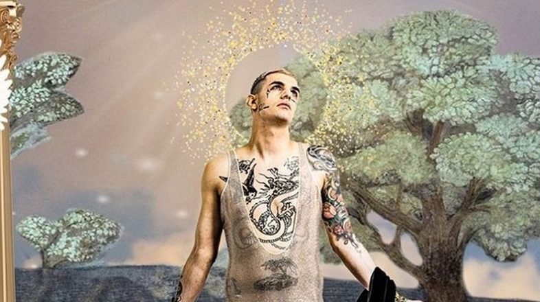 ACHILLE LAURO FOTO 2 - Achille Lauro al Festival di Sanremo 2020 sorprende tutti anche per il costume di scena, ispirato al San Francesco di Giotto