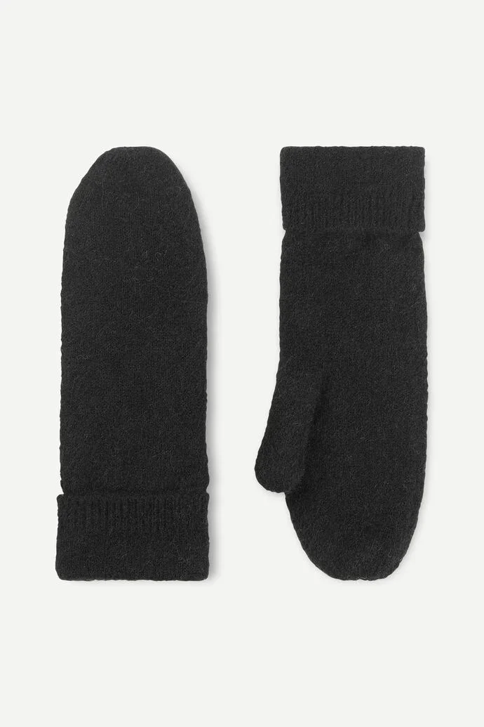Alpaca mitten in black
