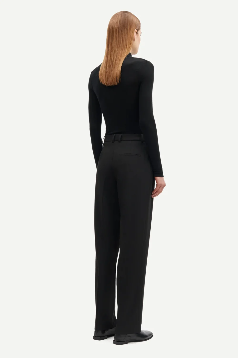 Light wool turtleneck longsleeve in black - 4
