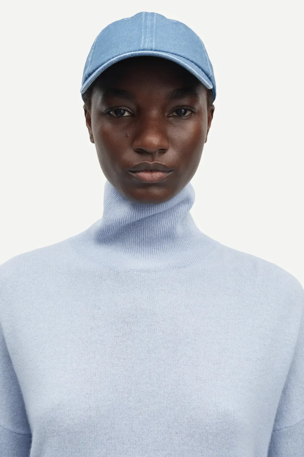 Nola cashmere turtleneck in pearl blue