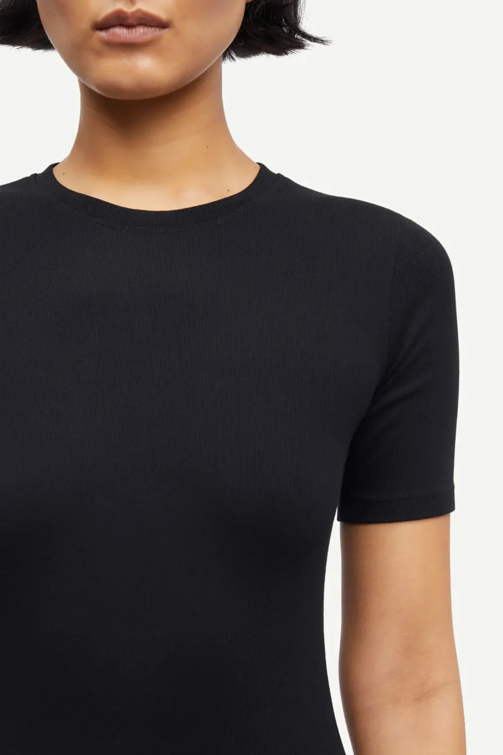 Short sleeved t-shirt in black - 2
