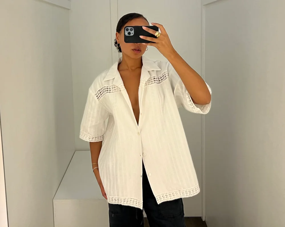 Alissa blouse in white with lace details by shop toni