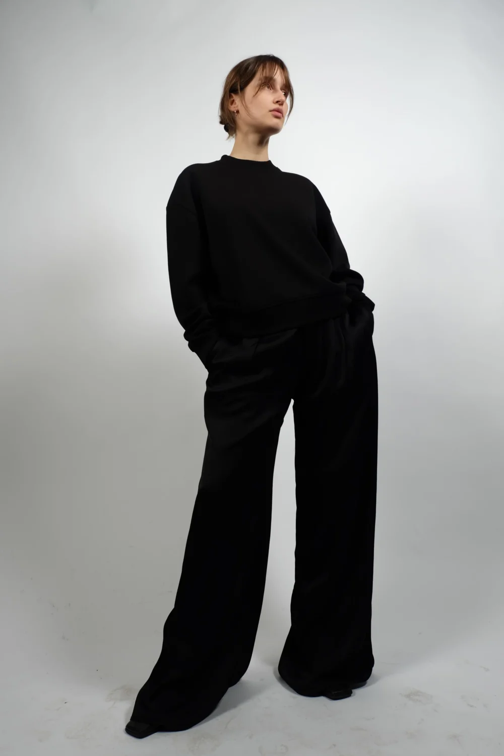 CREW NECK SWEATER IN BLACK