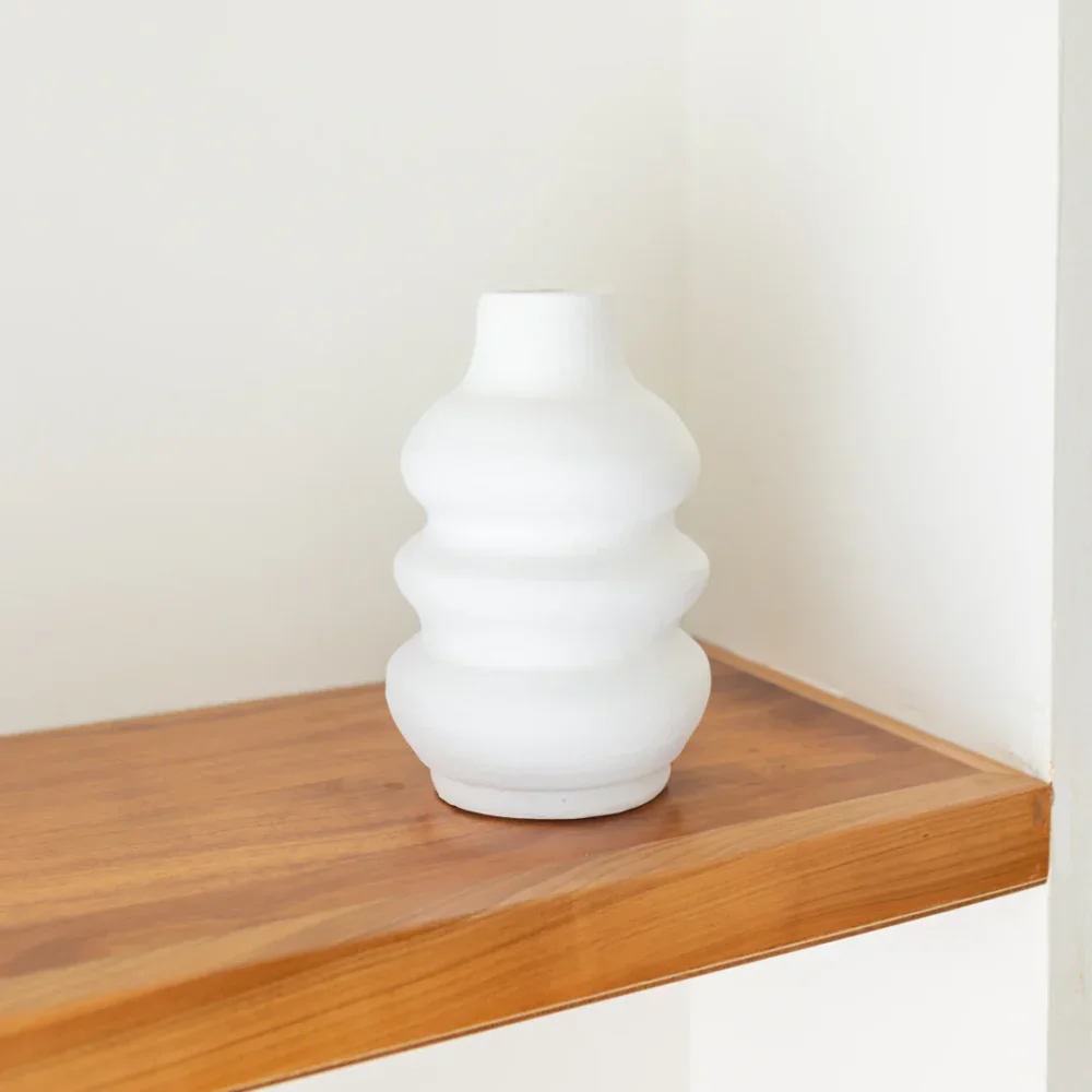 Siena - handmade vase in white