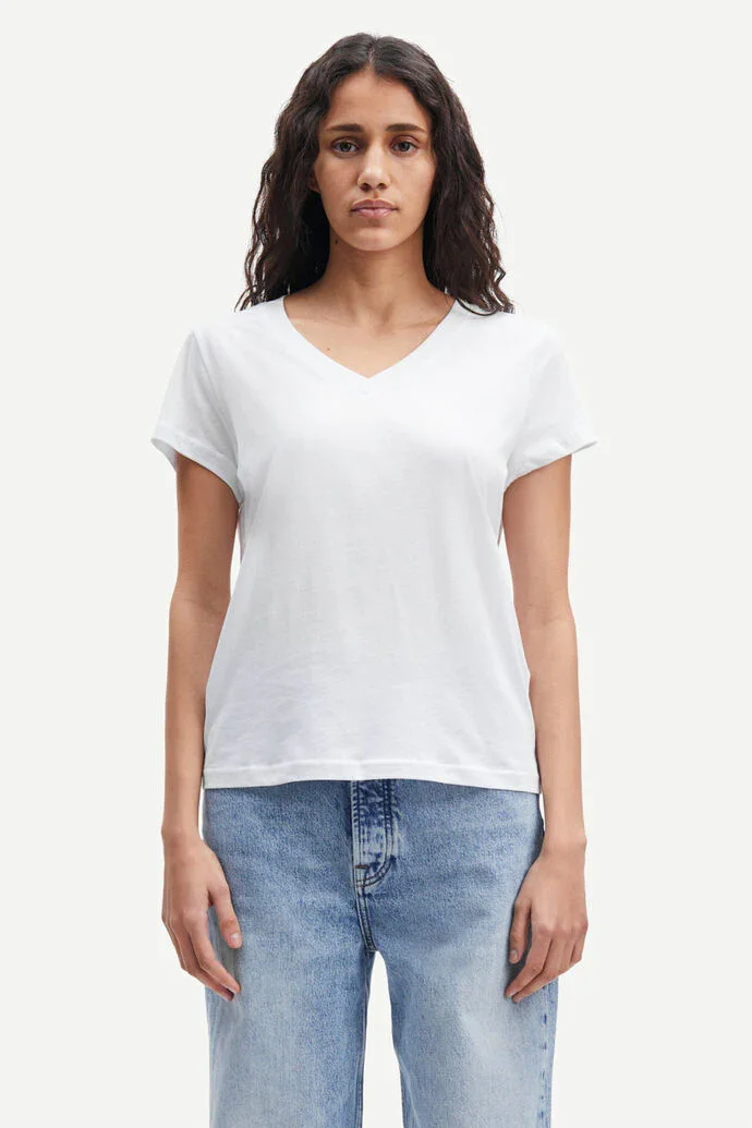 BASIC VNECK SHIRT IN WHITE