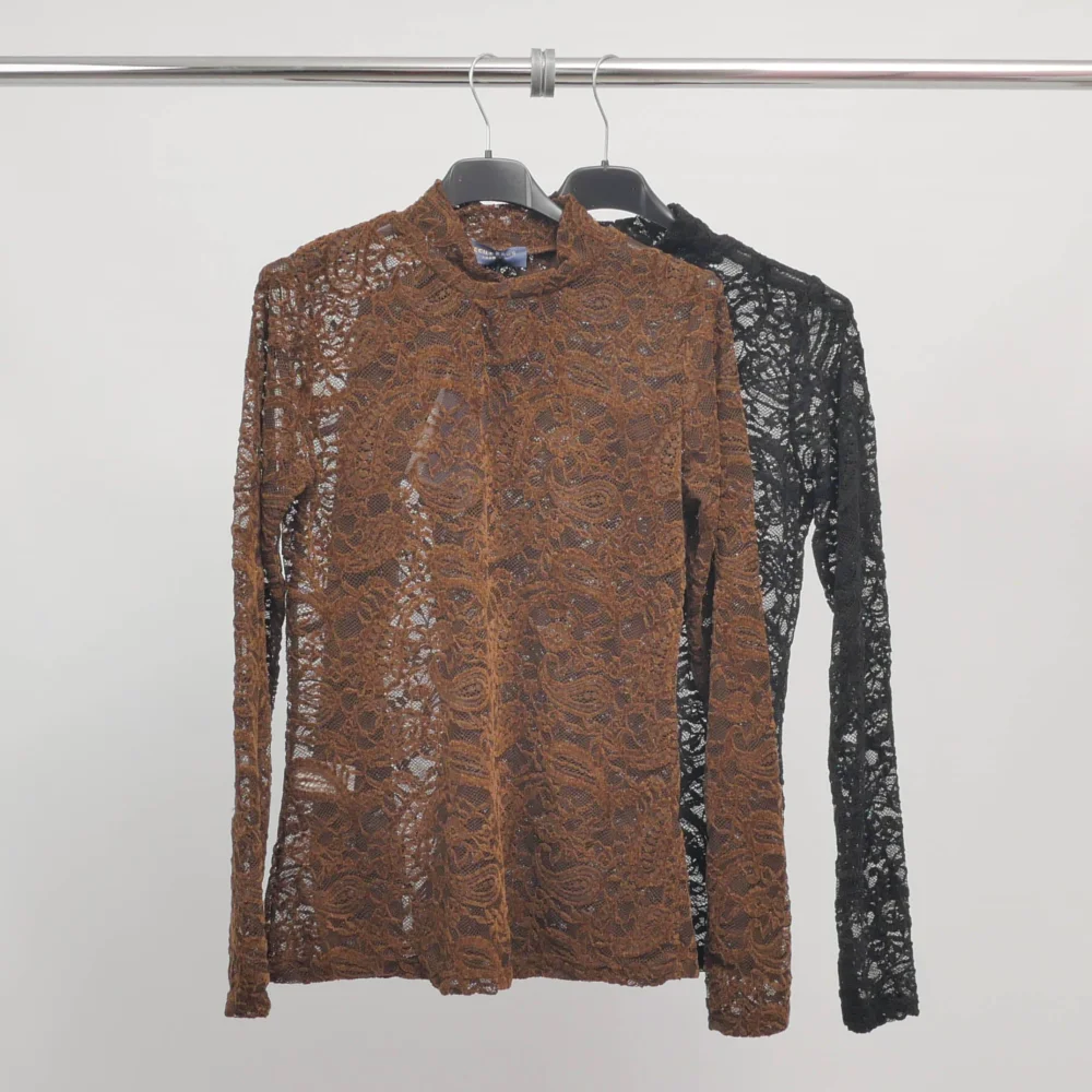 Halbtransparente Spitzenbluse mit langen Ärmeln - TDM12350-2: Noir - 3