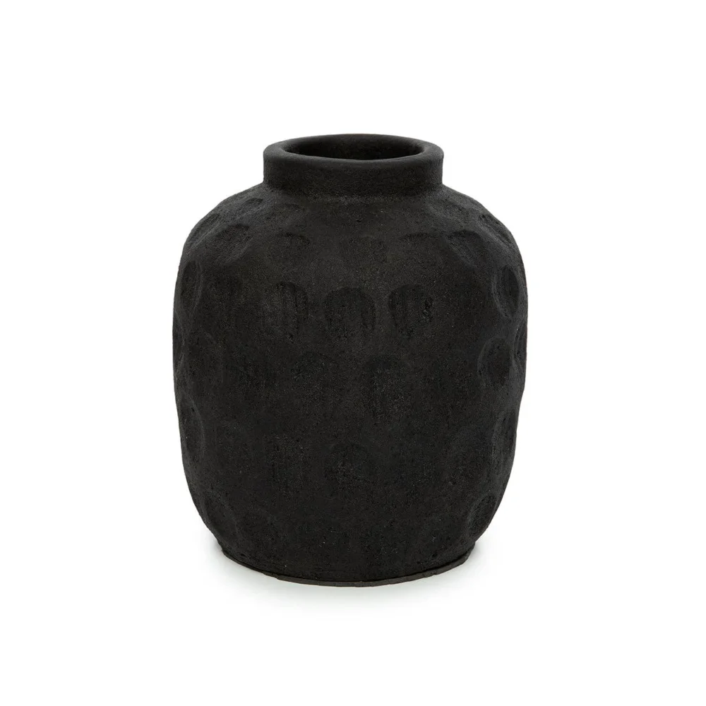 The Nopi Vase in medium - black