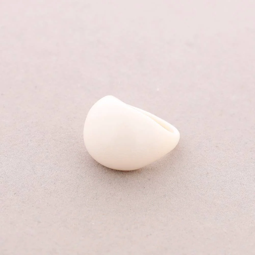 Marla - resin ring in cream
