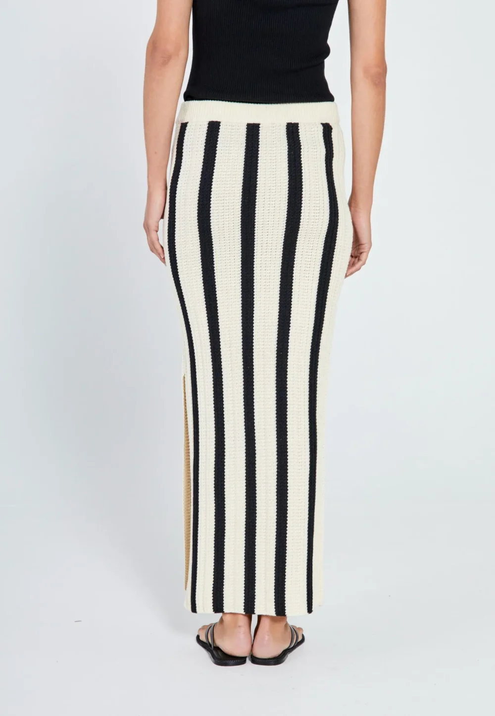 Knit skirt in black stripe - 3
