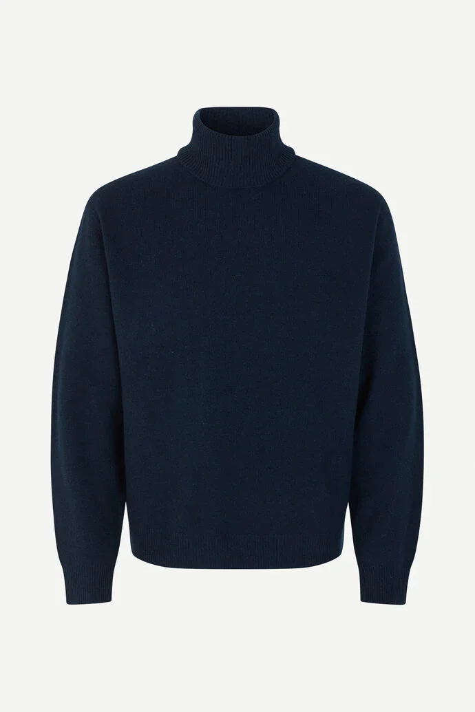 Viktor turtle neck in salute