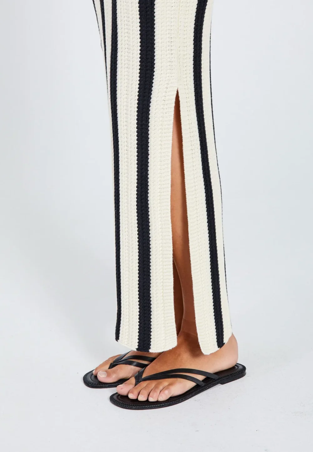 Knit skirt in black stripe - 4