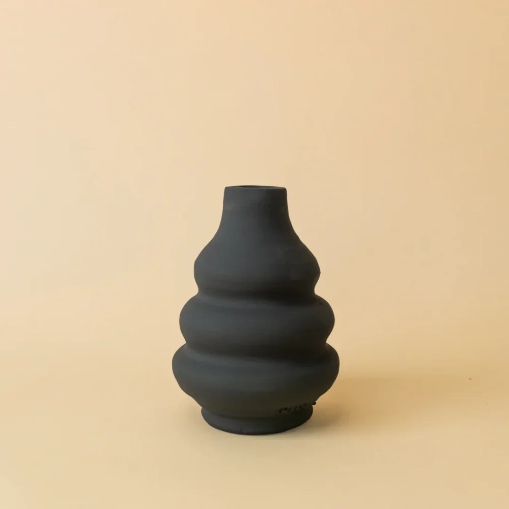 Siena - handmade vase in black