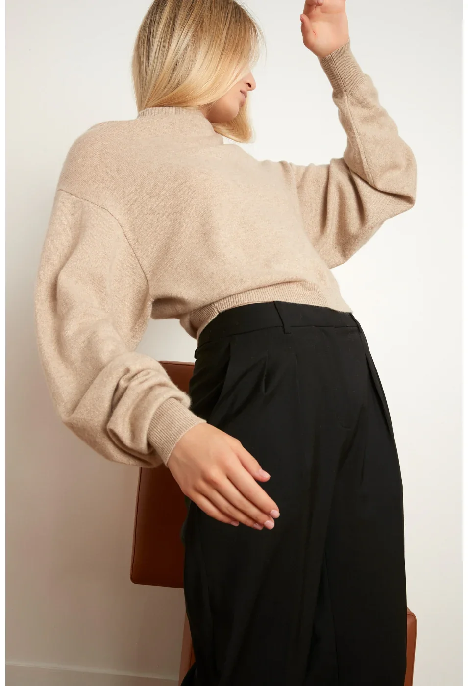 PORRI CASHMERE SWEATER IN BEIGE BY LOULOU STUDIO