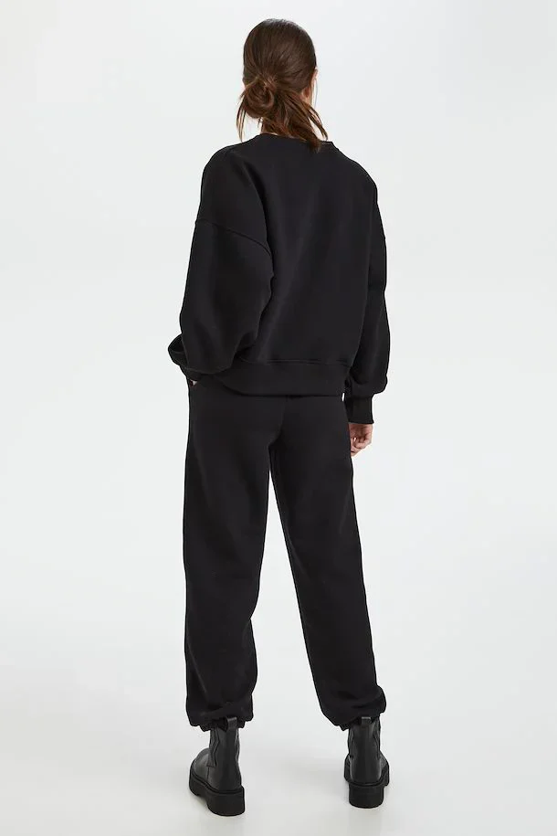 Short oversized sweater in black - 5