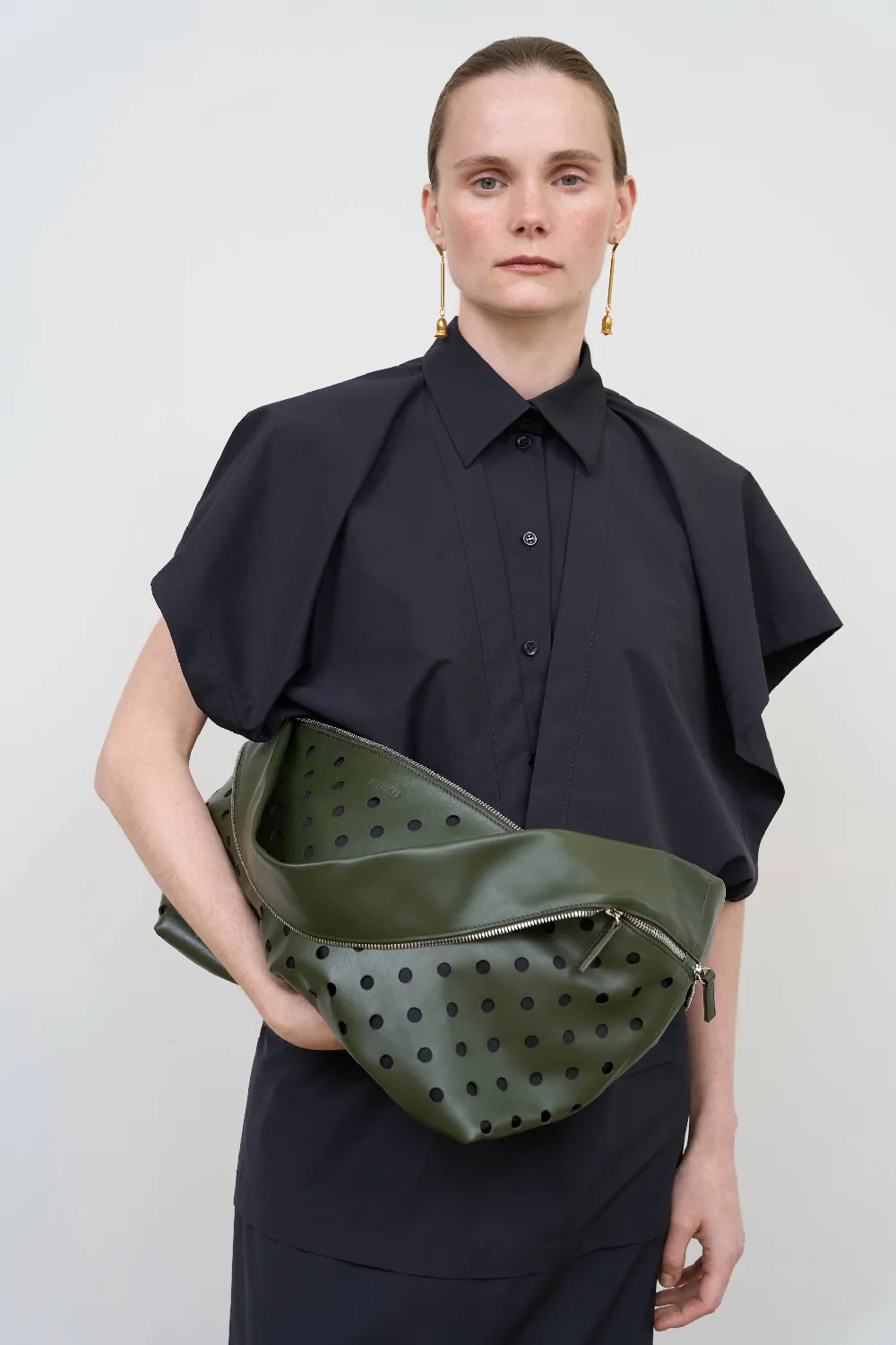 CUT-OUT ZIP BAG