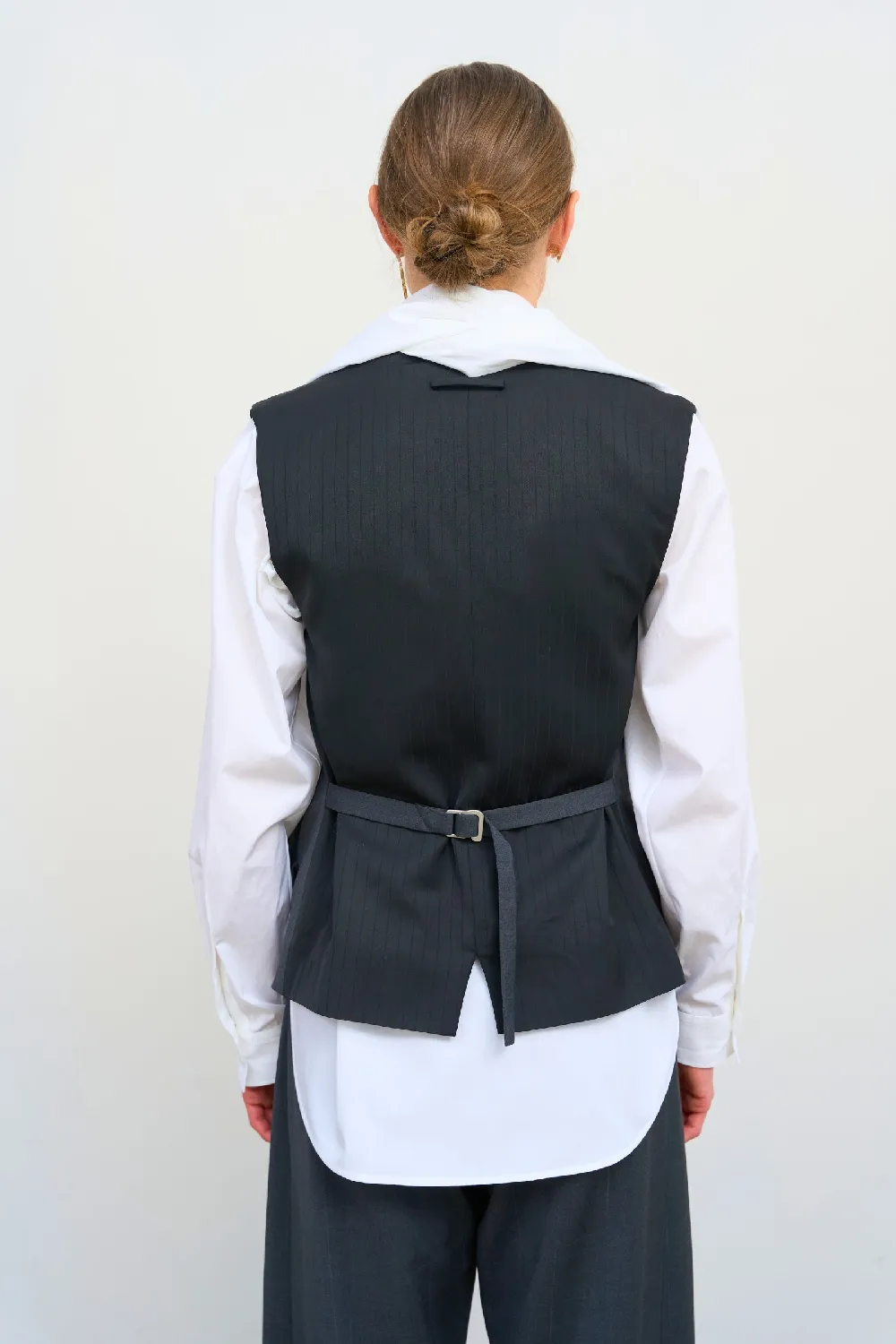 TAILORED VEST WITH FLORAL ACCENTS - 2