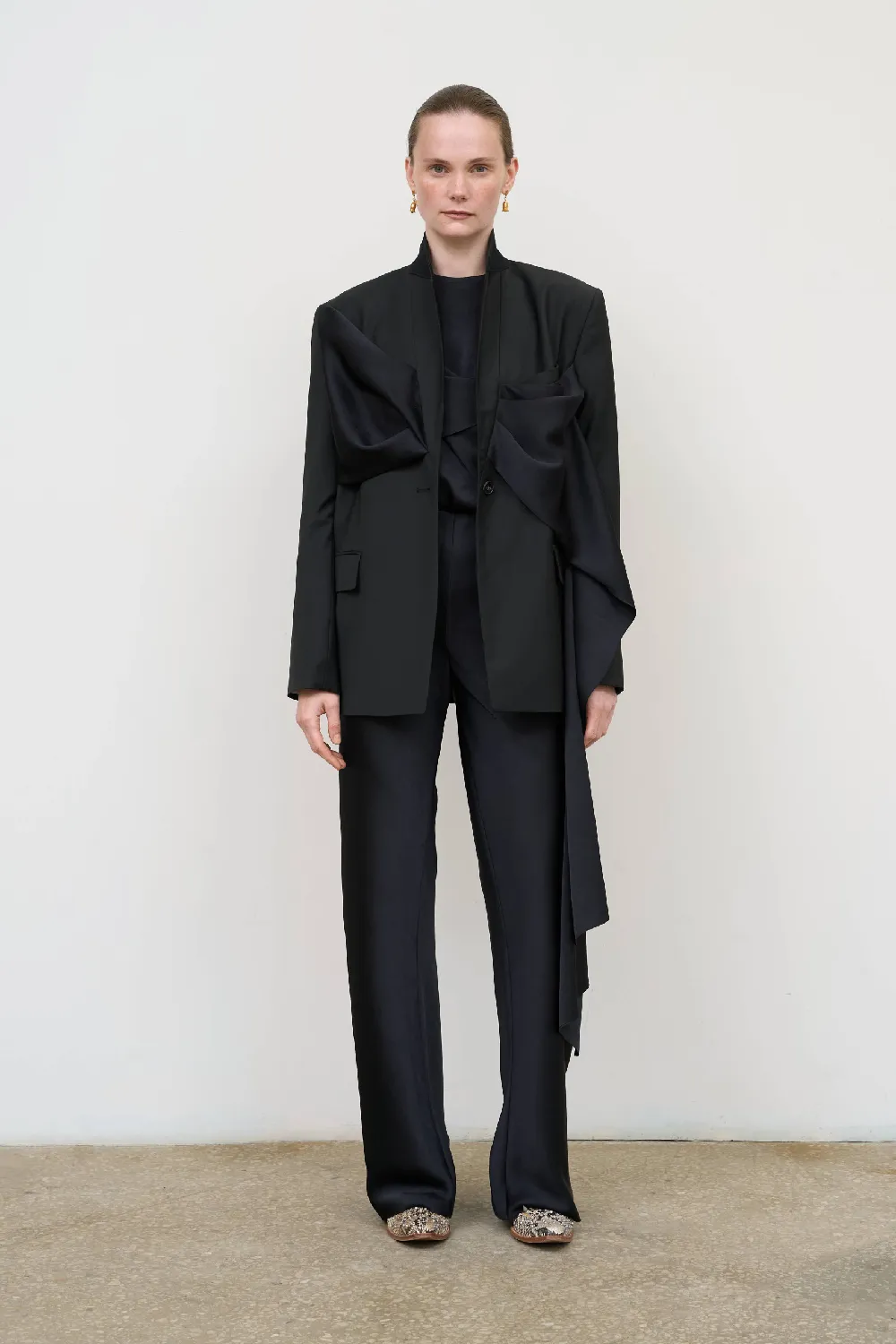 TAILORED JACKET WITH FRONT TWIST DETAIL