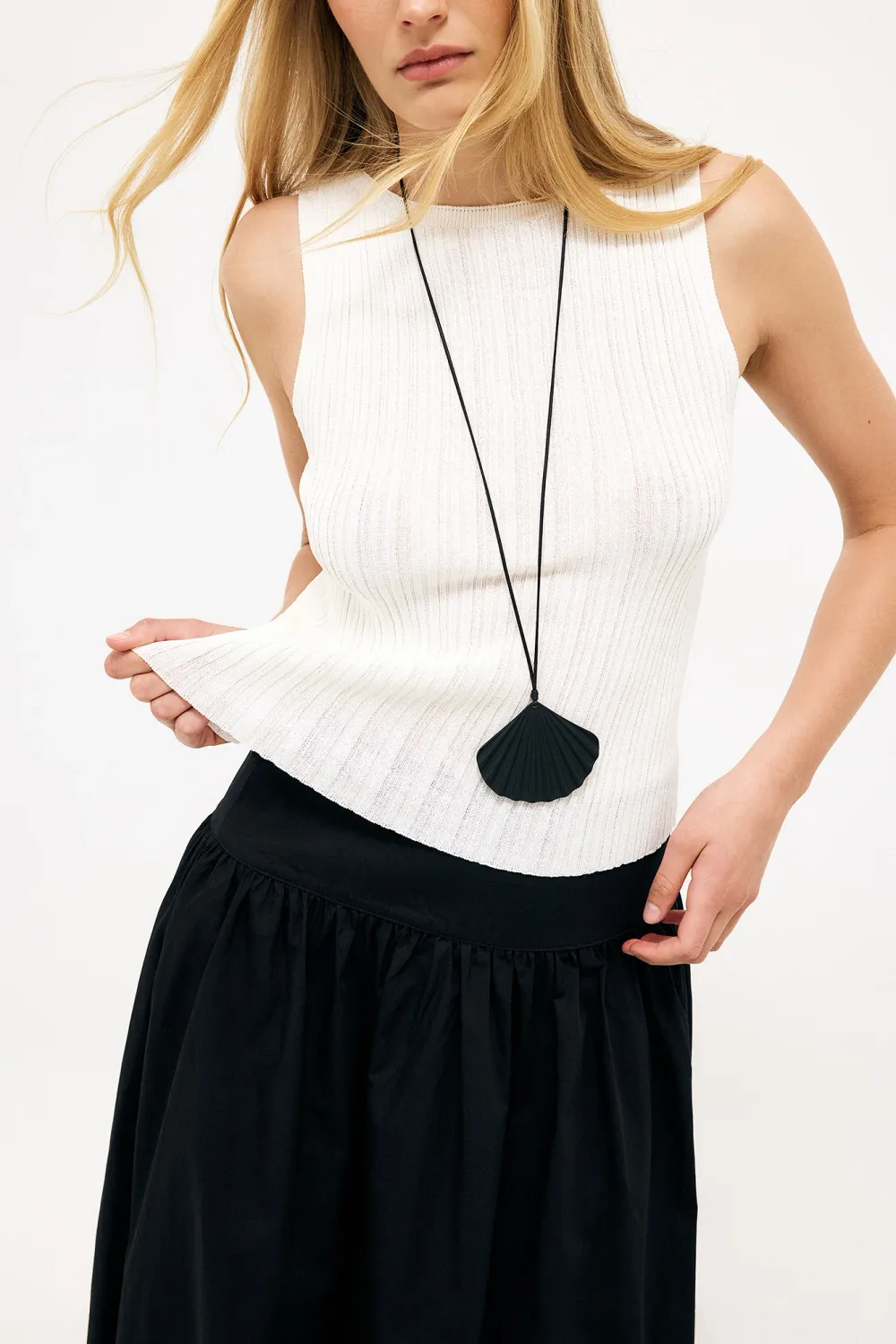 Fine Knitted Sleeveless Top
