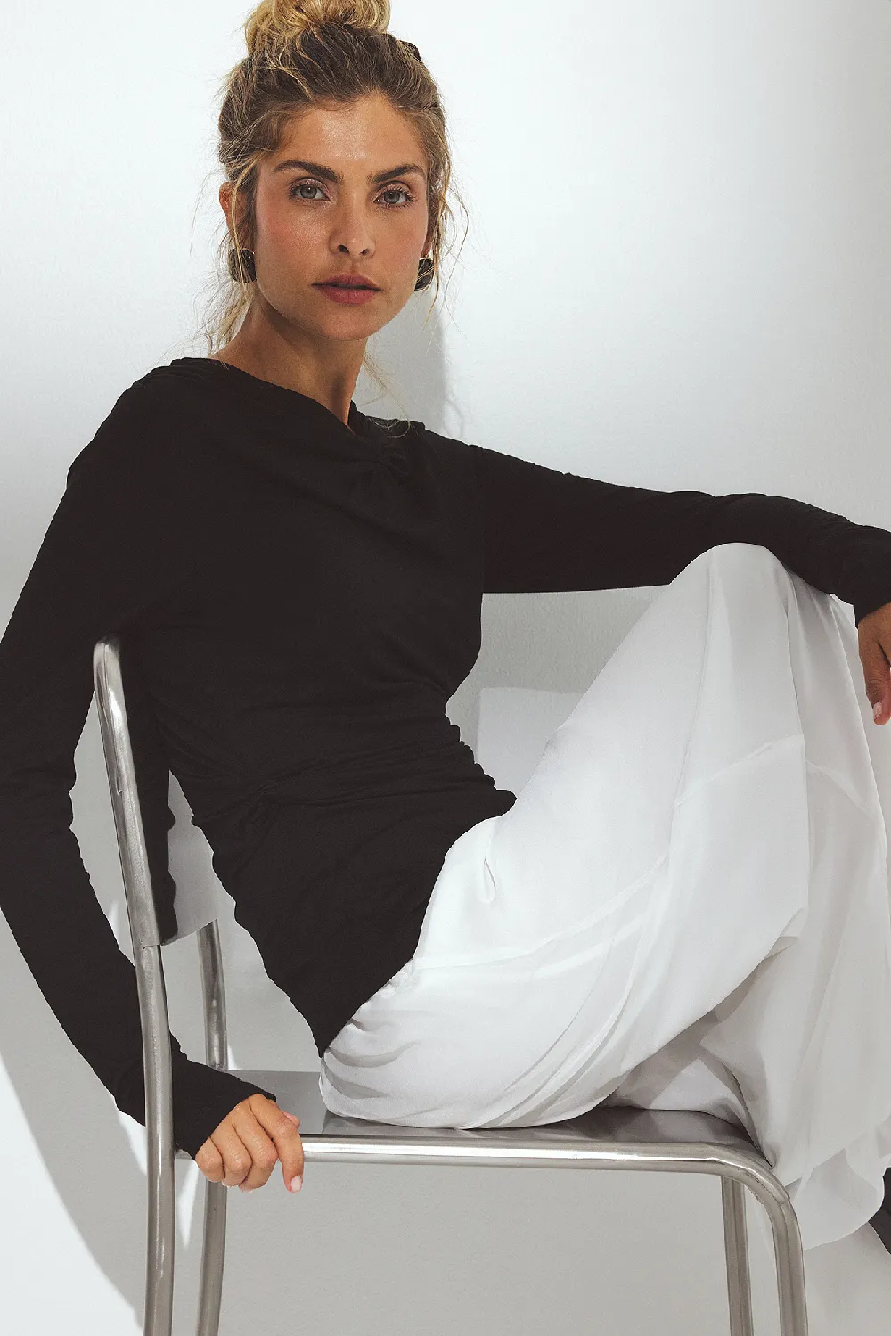 Soft Line Twisted Top