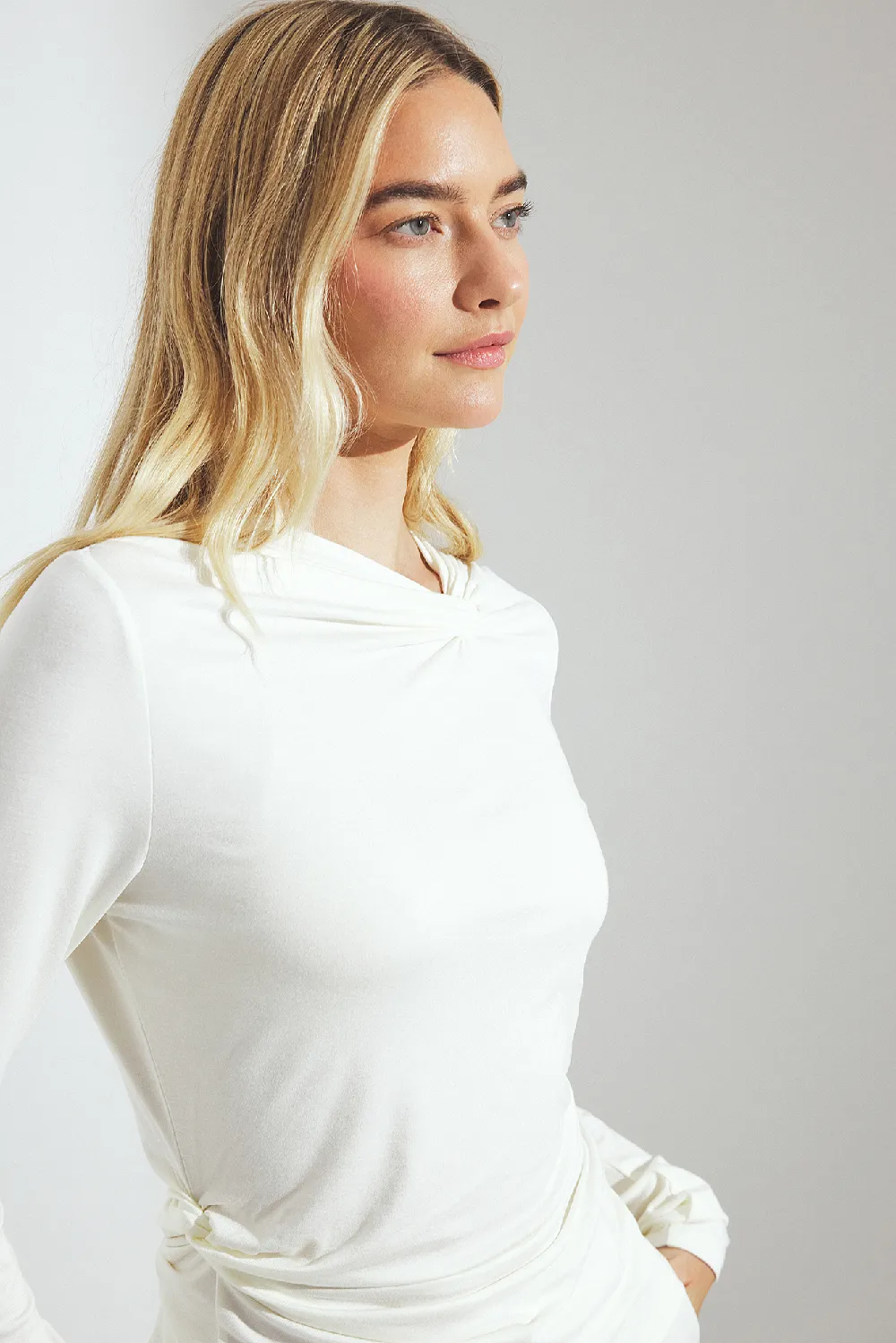Soft Line Twisted Top
