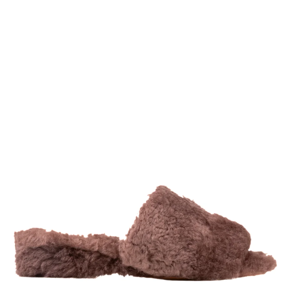Kumo Wedge — Dust