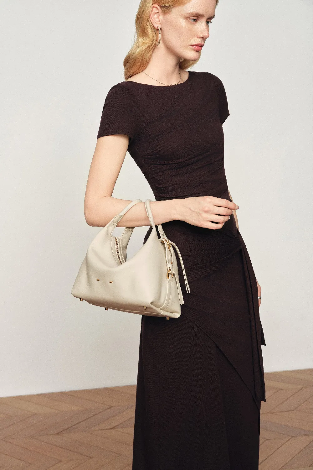 Clio Slouchy Swing Bag in Smooth Top-Grain Leather - 5