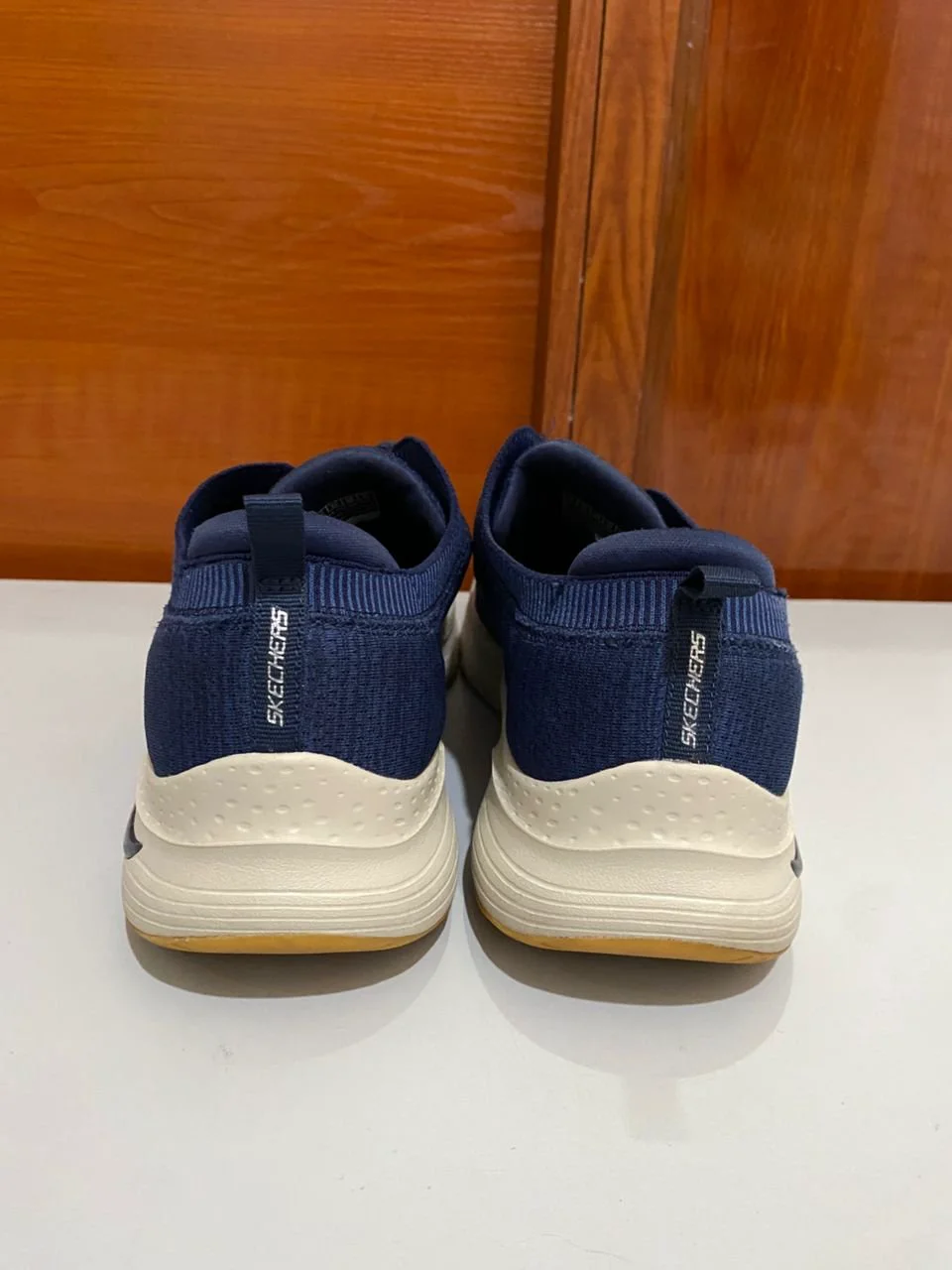 Sketchers gym shoes 43 - 2