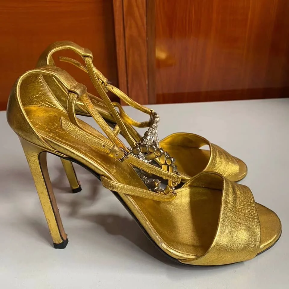 Gucci sandals 38