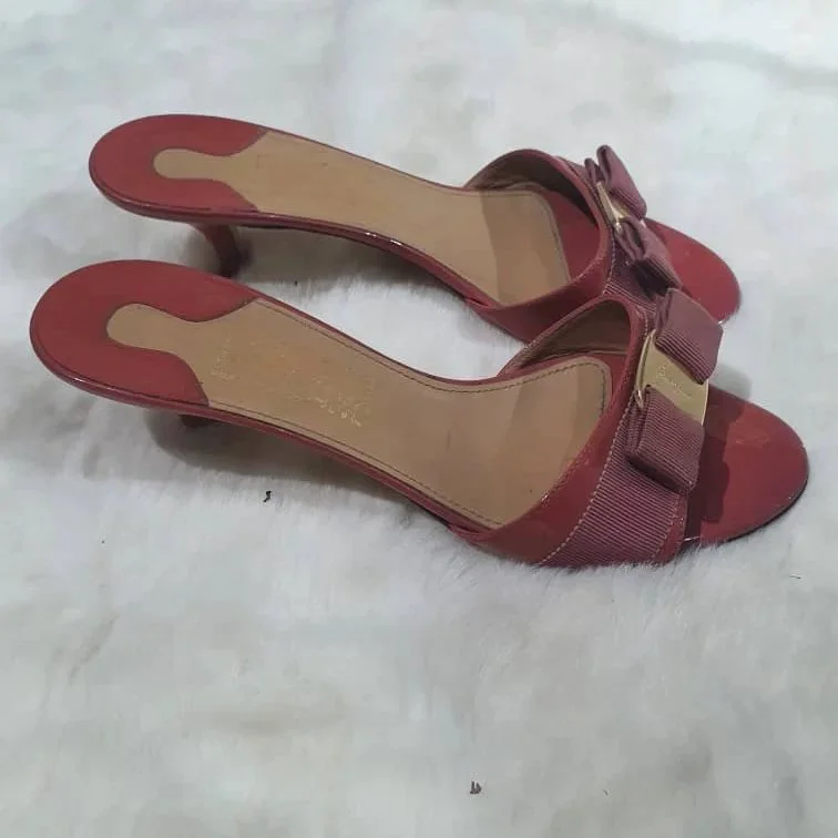 Salvatore Ferragamo mules 39