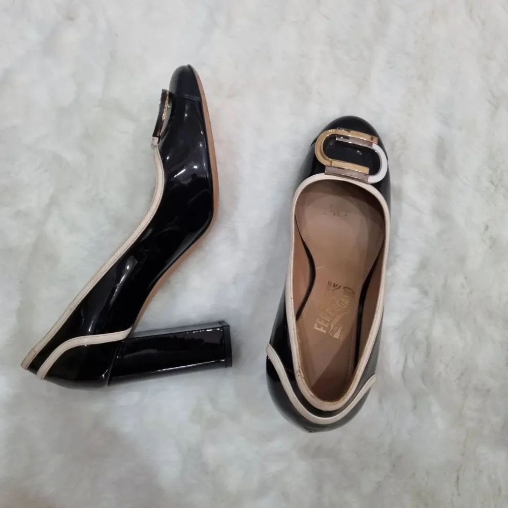 Salvatore Ferragamo pumps 40