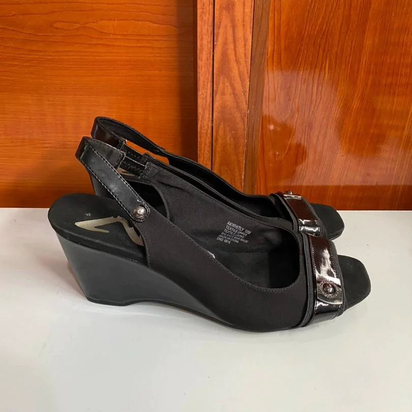 Ann Klein wedges 10