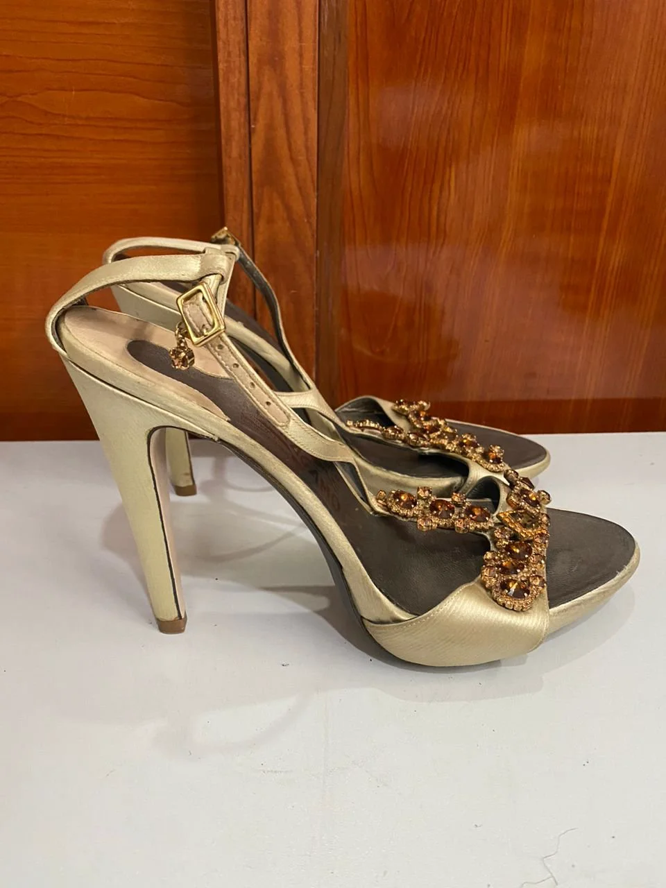 Salvatore Ferragamo sandals 10US