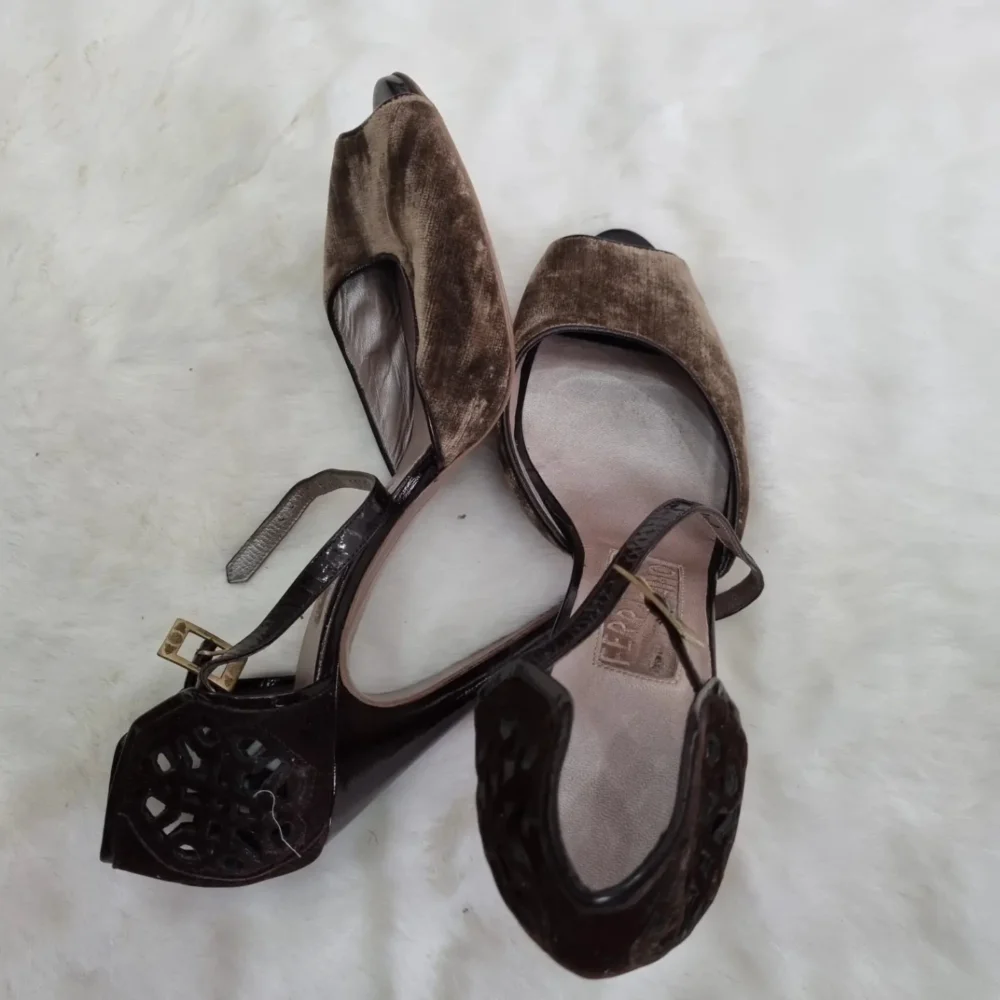 Salvatore Ferragamo sandals 40