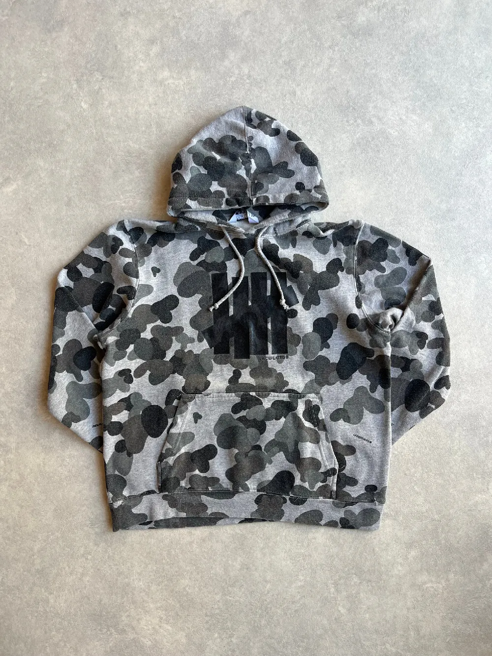 UNDEFEATED Camo Hoodie L