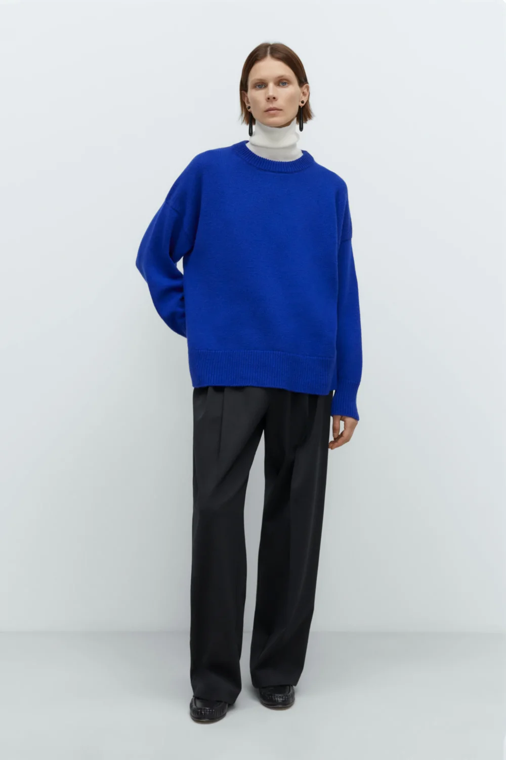 CASHMERE ROUND-NECK SWEATER