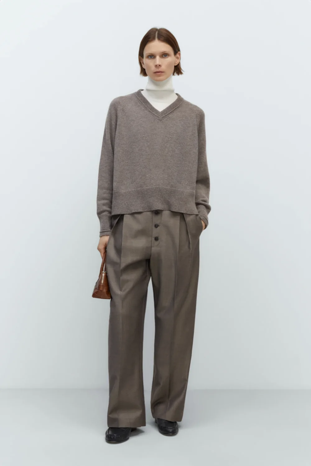 CASHMERE V-NECK SWEATER