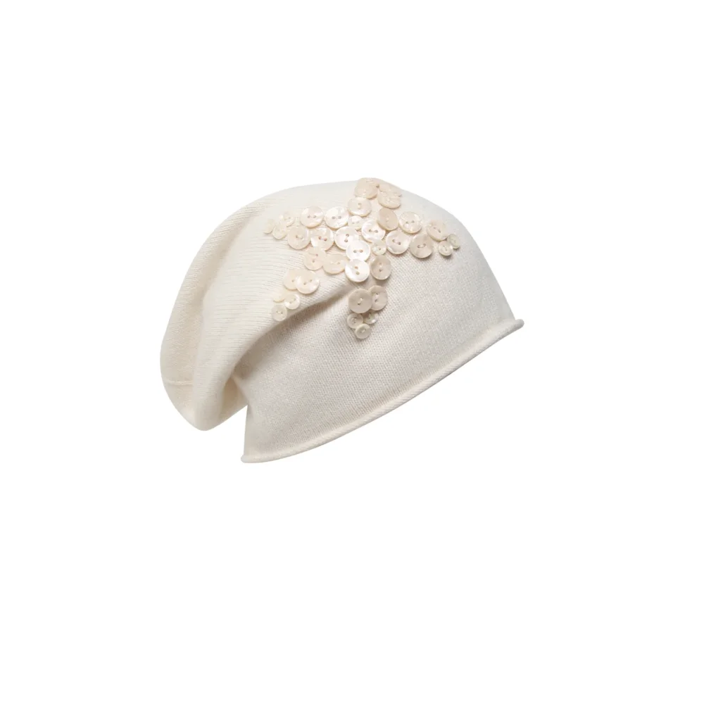 Hand-embroidered starfish-shape Button decoration Cashmere Beanie