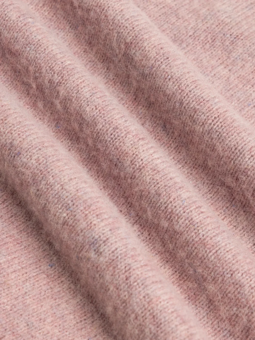 Brushed Shetland Crew in Pale Pink Lambswool - 2