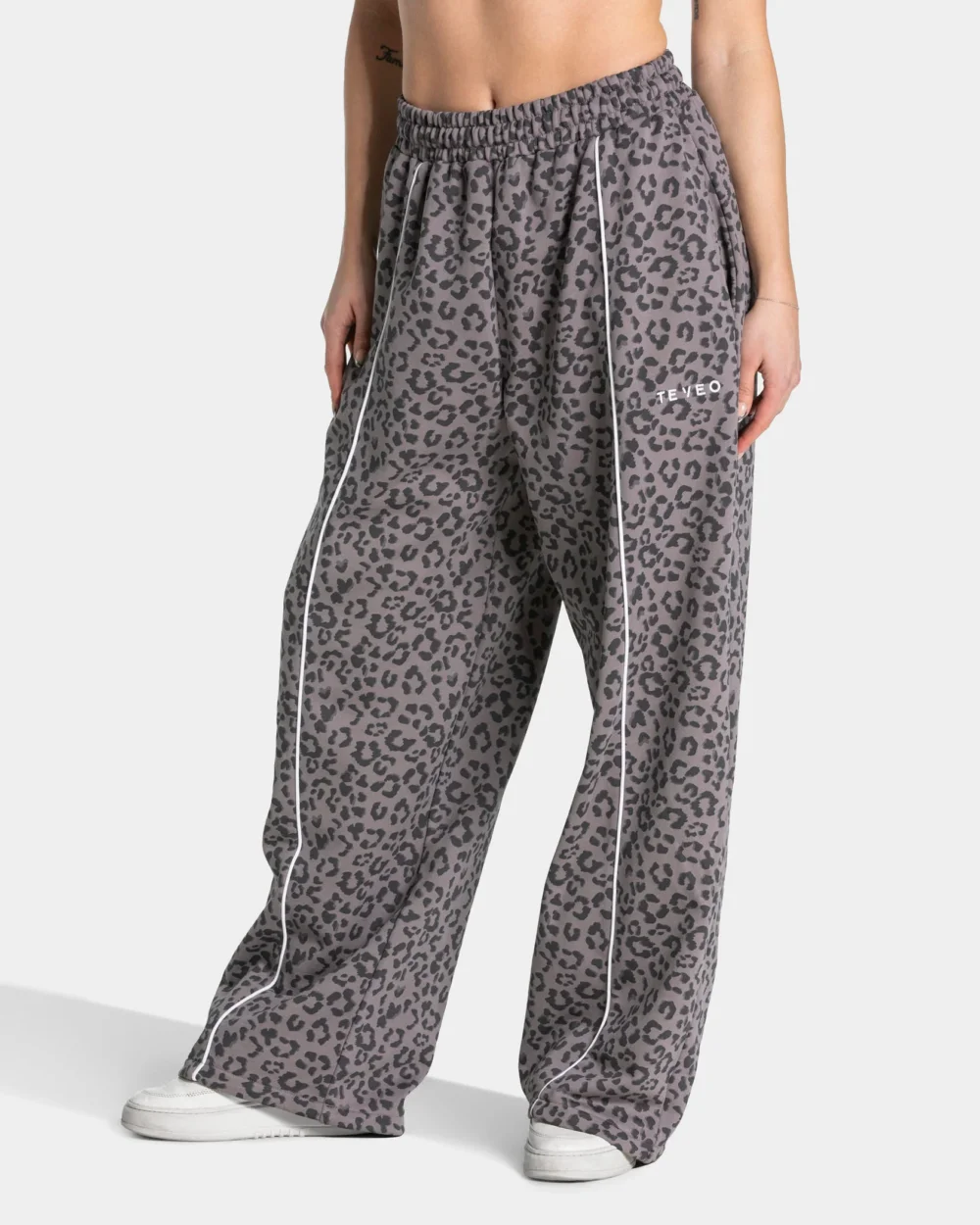 Contrastline Wide Leg Joggers ‘Graphite Leopard’