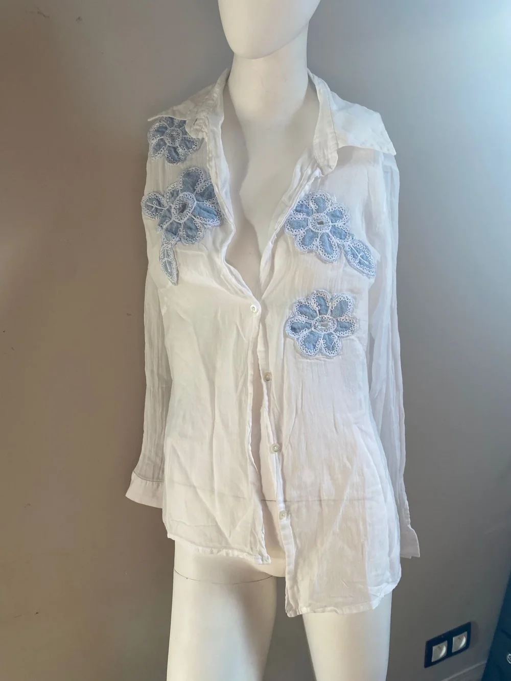 Rocco Barroco Flower Embroidery Blouse