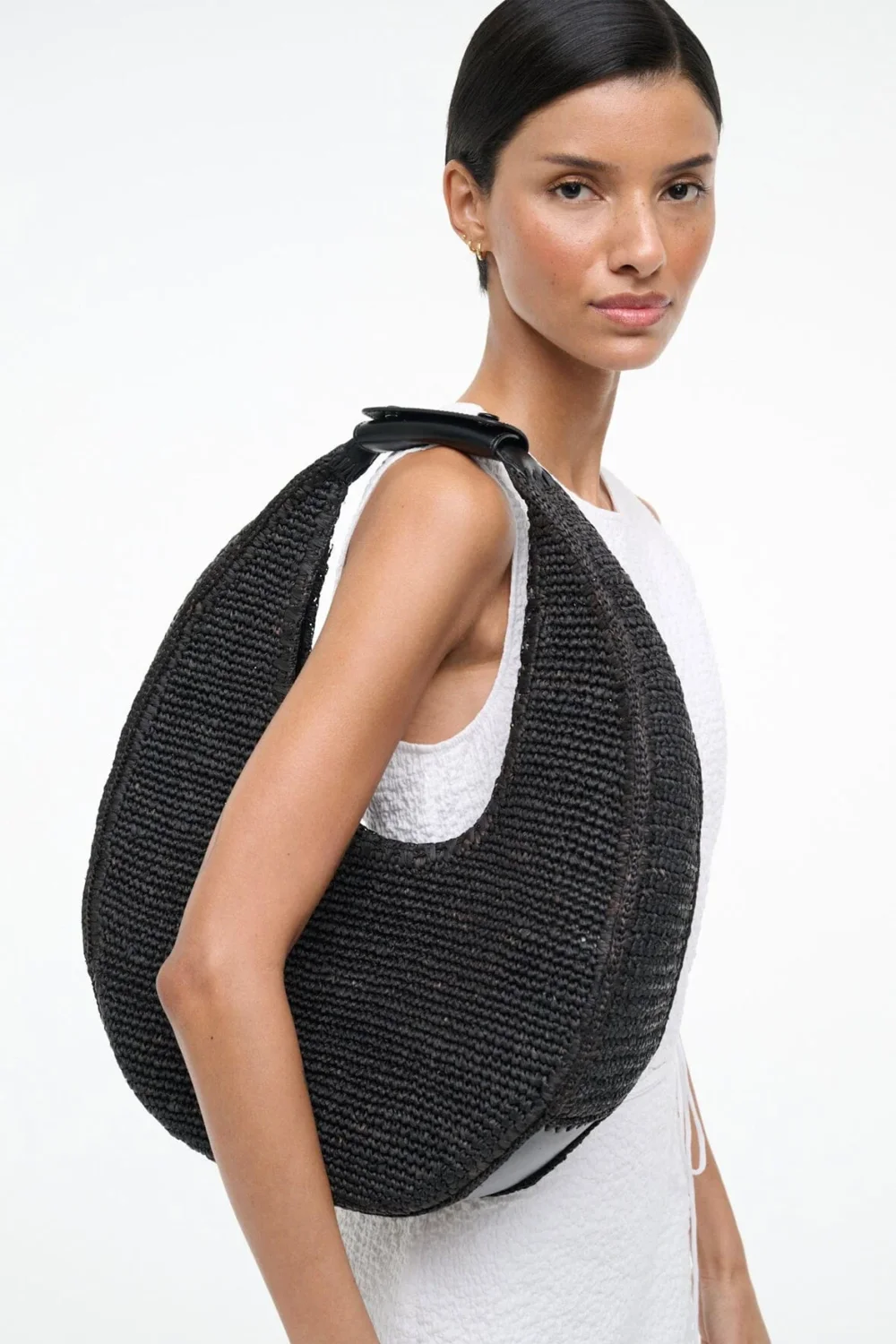 LARGE RAFFIA MOON TOTE BAG | BLACK RAFFIA - 4