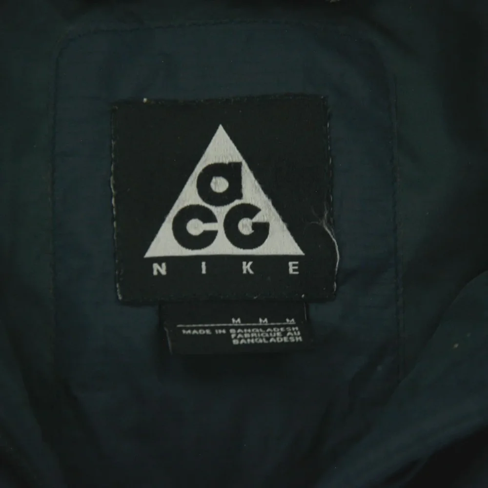 Vintage Nike ACG Puffa Jacket Women's Size M - 3
