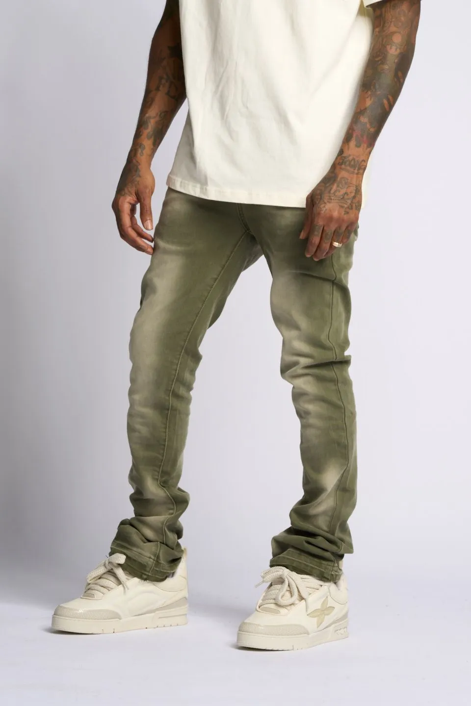 "12 AM MOMENTS" STACKED JEANS (OLIVE)