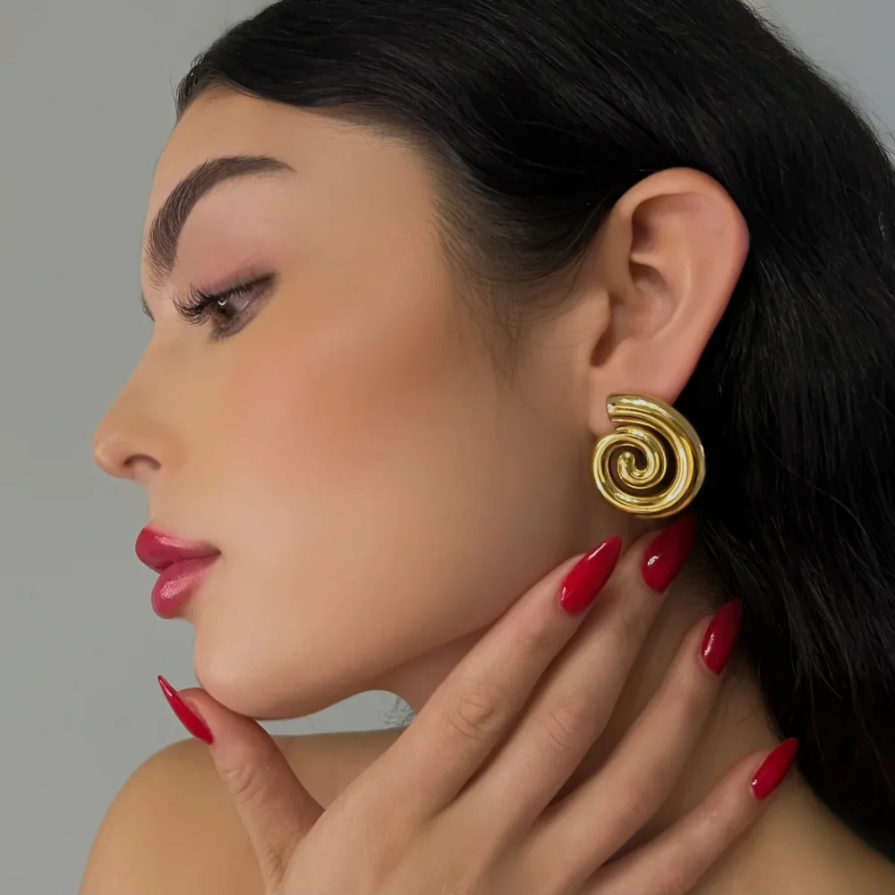 The Vintage Gold Swirl Earring