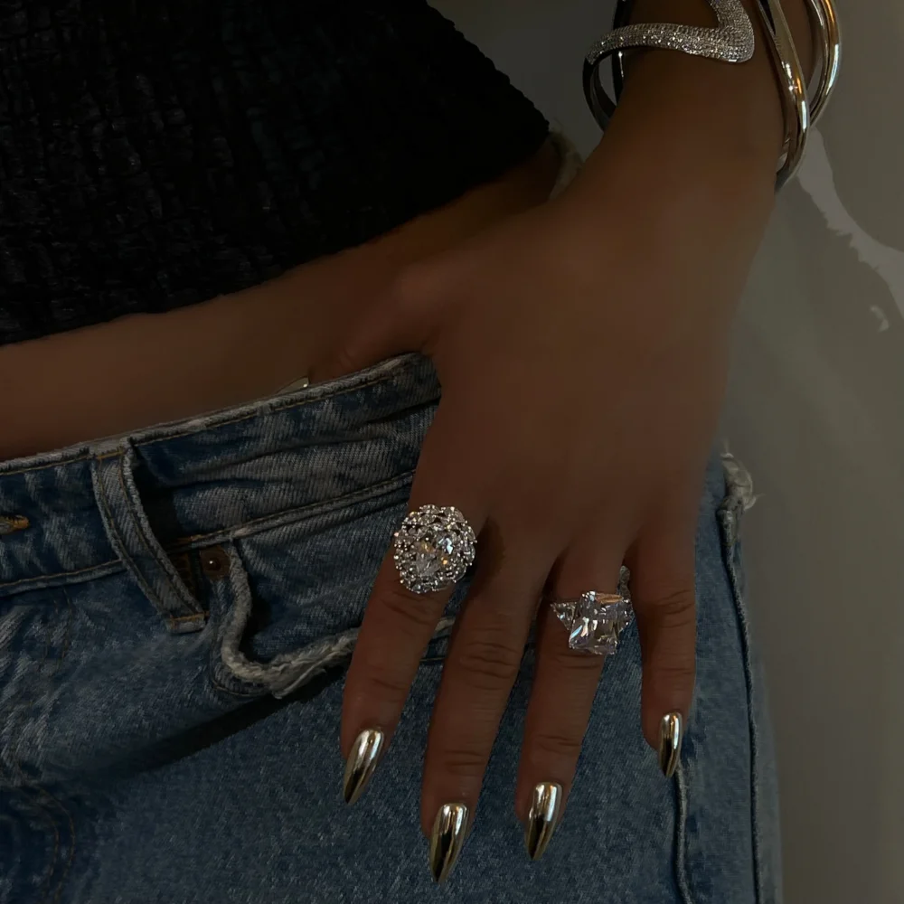 The Silver Cluster Ring