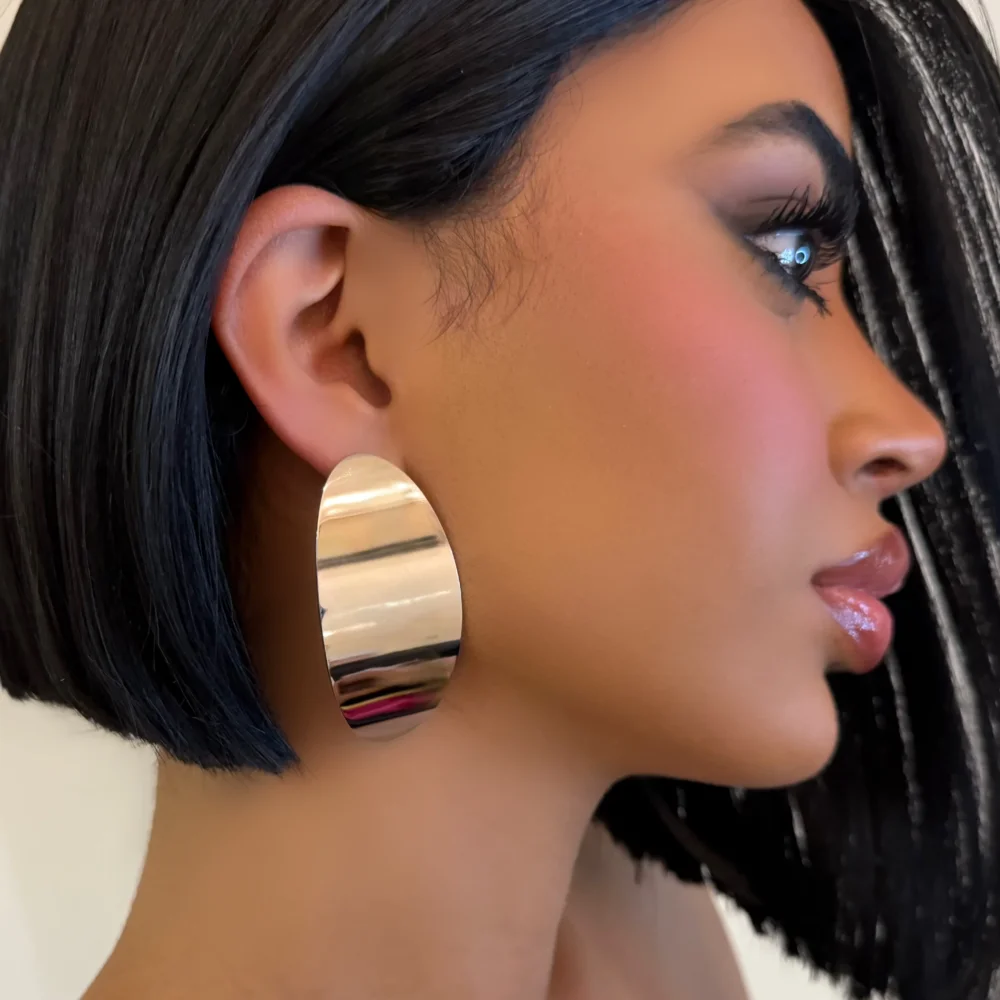 The Chrome Bar Stud