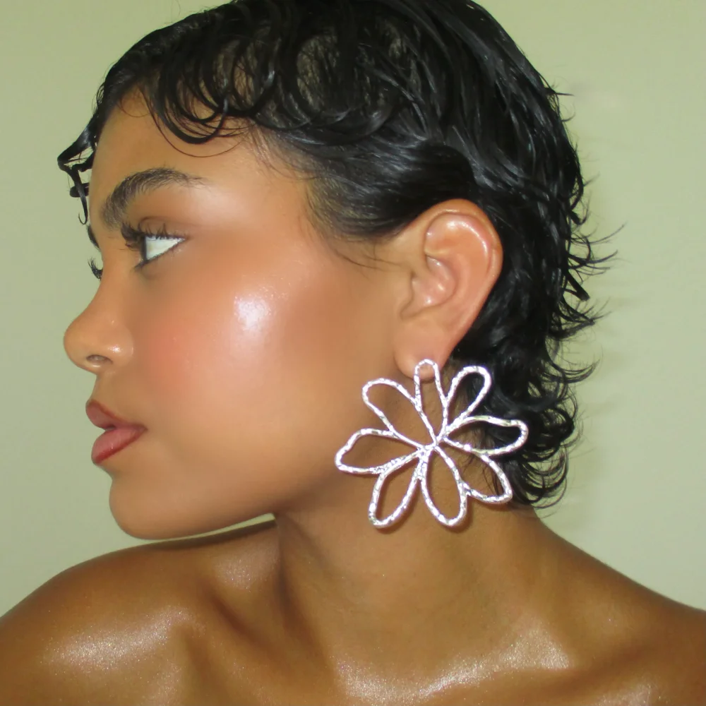 The Silver Outline Flower Earrings
