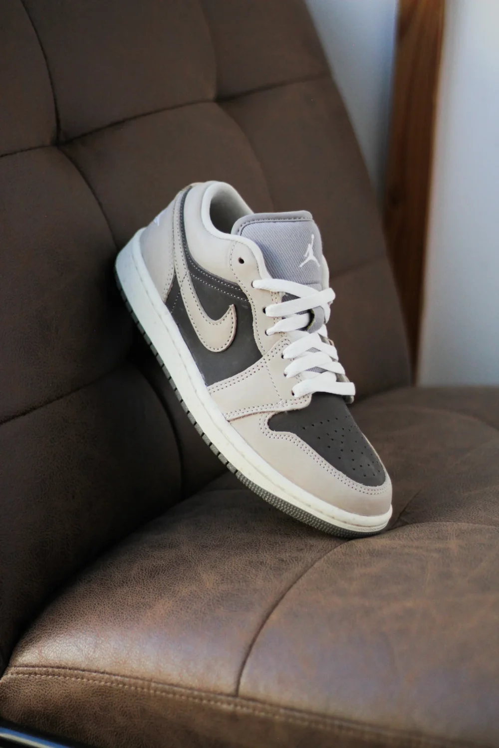 W AIR JORDAN 1 LOW SE "ENIGMA STONE/OATMEAL-PALE IVORY-HEMP"