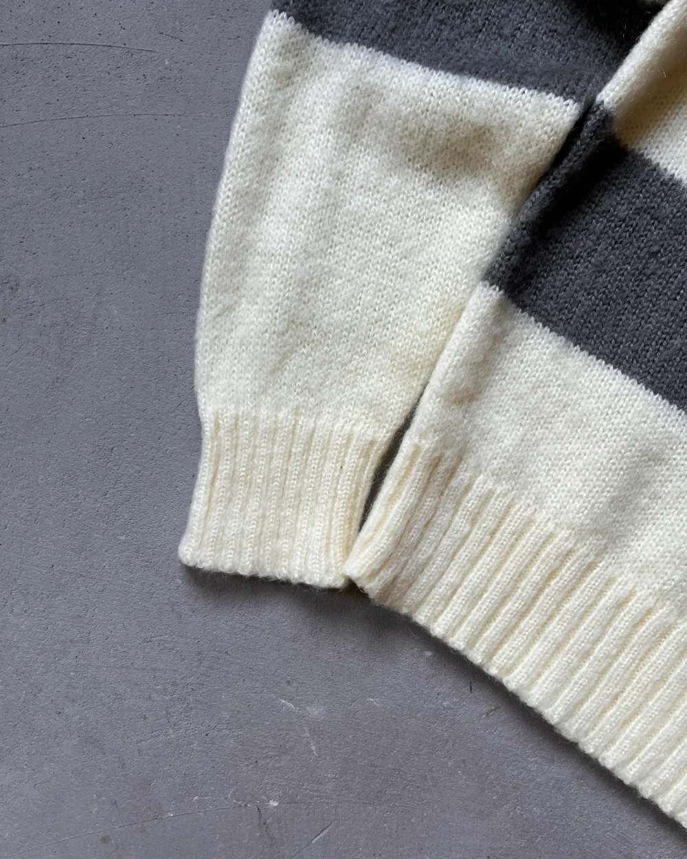 1980s - Cream/Navy Striped Sweater - M - 2